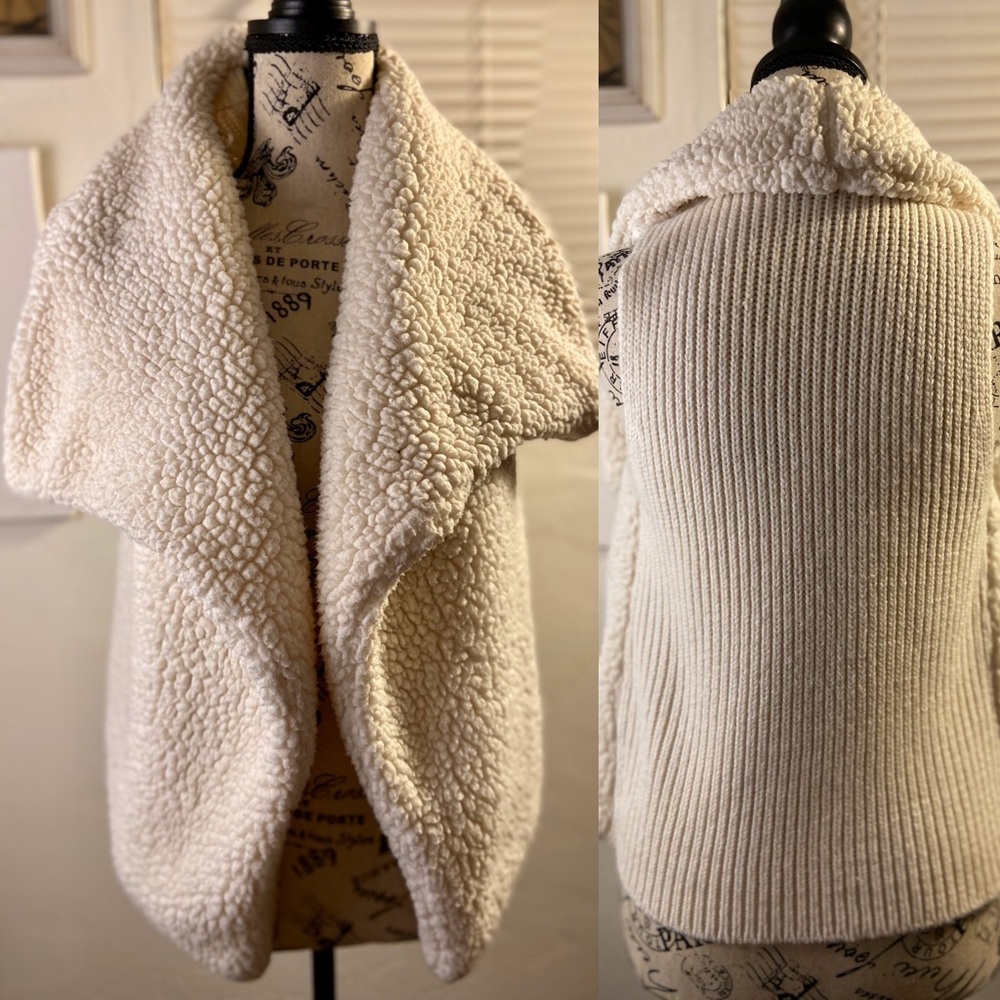 a.n.a. Cream Sherpa Vest Size Petite Medium
